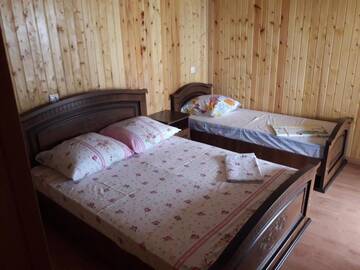 Фото номера Трехместный номер с основными удобствами Гостевой дом Гостевой дом на Морской г. Алахадзы 2