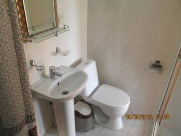 Фото номера Роскошный трехместный номер Гостевой дом Rozali Guest House г. Алахадзы 4