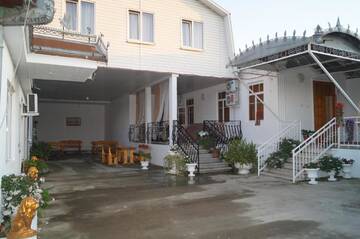 Фото номера Трехместный номер «Комфорт» с душем Гостевой дом U Aleny Guesthouse г. Алахадзы 11