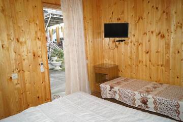Фото номера Четырехместный номер &quot;Комфорт&quot; Гостевой дом U Aleny Guesthouse г. Алахадзы 7