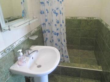 Фото номера Роскошный четырехместный номер Гостевой дом Guest House У ДЕДУШКИ САМВЕЛА г. Алахадзы 22